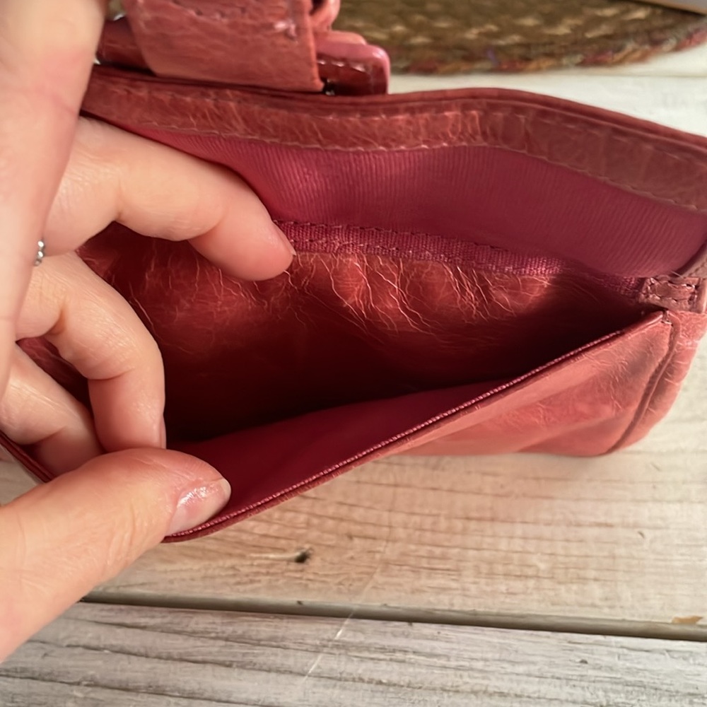 HOBO INTERNATIONAL BABY PINK WALLET - Picture 5 of 8